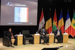 De gauche à droite : Dr Marwa El Sahn, Directrice du Centre d’Activités Francophones (CAF) de la Bibliotheca Alexandrina, M. Ithiel Dofontien, Responsable de Communication à l’Université Senghor et M. Tamer Farag, Acteur égyptien  