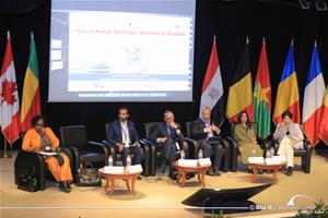  De gauche à droite : Étotépé Sogobohossou, Directrice du Département Environnement à l'Université Senghor, Andrew Hanna, Chargé de mission, Agence Française de Développement, Bureau du Caire, Finance durable, Christophe Lucet, Chargé de cours à l’Université Catholique de Madagascar et Conseiller Senior, Yasser El Shayeb, Professeur d'ingénierie à l'Université Américaine du Caire, Hend Ismail, MSc. Développement durable NSCE et Nour Hazem, Coordinatrice de la Recherche et du Développement chez Banlastic Égypte          