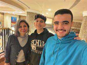 Les lauréats de l'atelier avec l'actrice M<sup>me</sup> Salwa Mohamed Ali