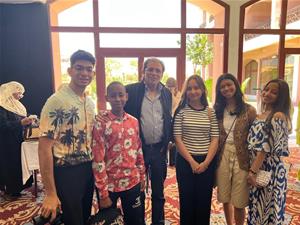  Les lauréats de l'atelier avec le réalisateur M.Khaled Youssef