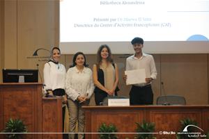  Distribution des certificats pour les participants de l'atelier d'Art Oratoire