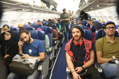 على متن الطائرة في الطريق إلى أسوان - تصوير ابراهيم سعد