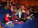 الحضور يستمعون إلى مقدمة عن فيلم To Kill a Mockingbird